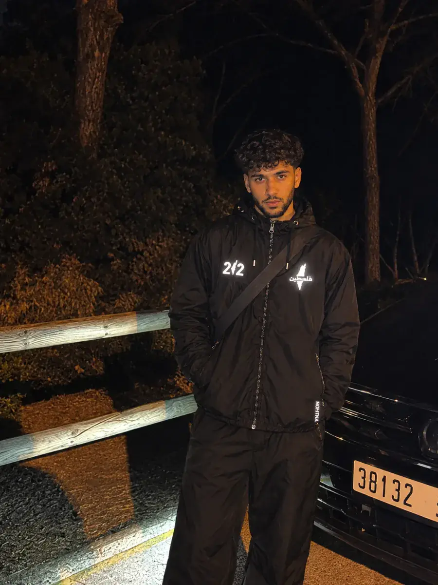 Veste NO FITNA 212 Palestine portée : en voiture, la nuit