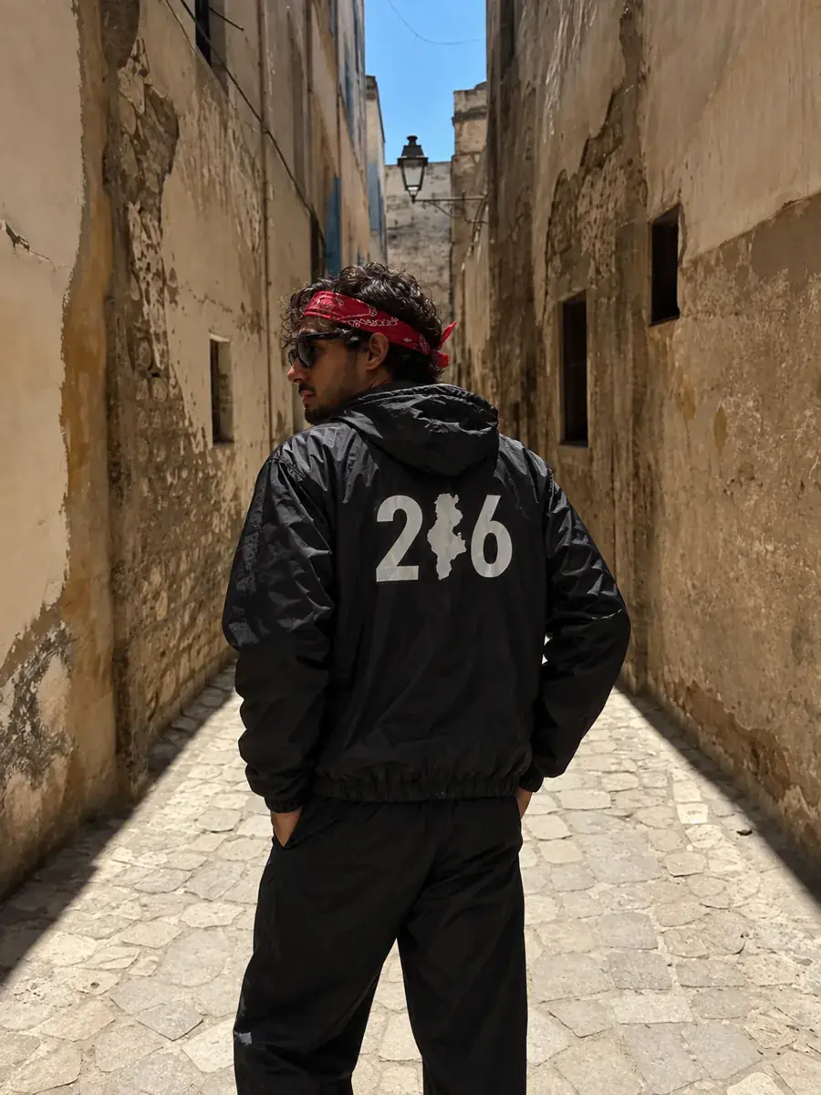 Veste NO FITNA 216 Tunisie portée : le 216 dans le dos