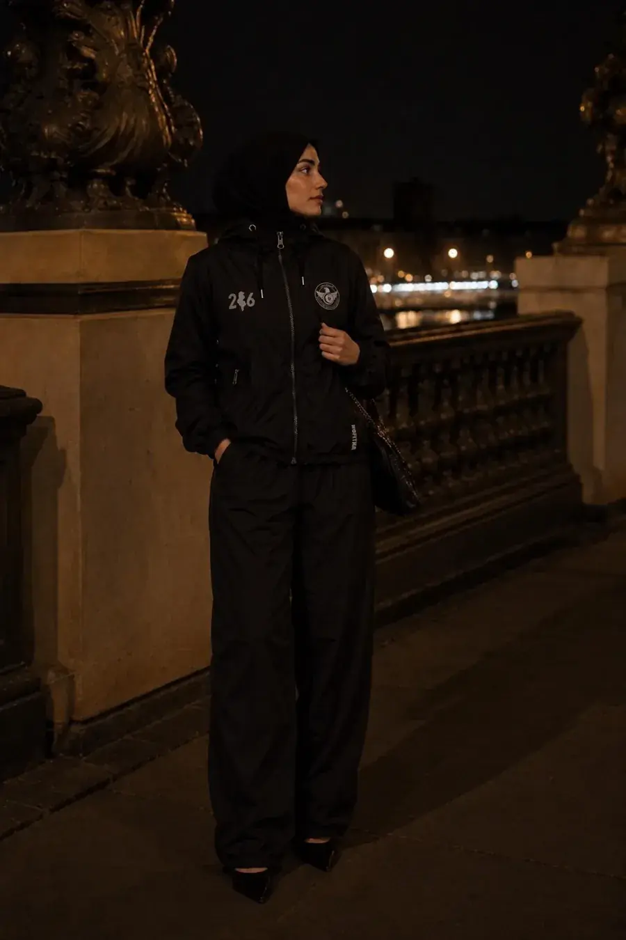 Veste NO FITNA 216 Tunisie portée : sur le pont, la nuit