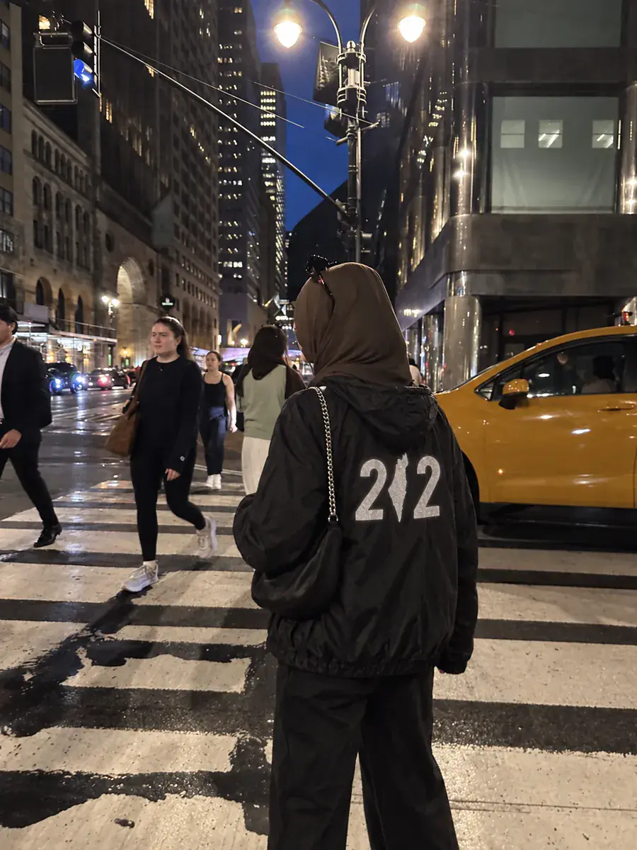 Veste NO FITNA 212 Palestine portée : de dos, la nuit